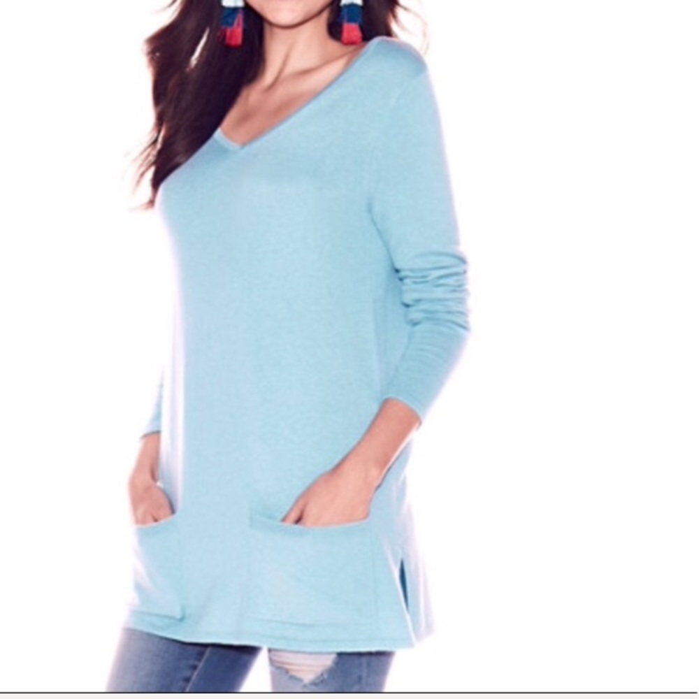 Navy blue v-neck tunic sweater size medium - Picture 2 of 4